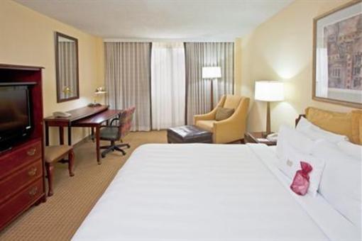 фото отеля Crowne Plaza Miami Airport
