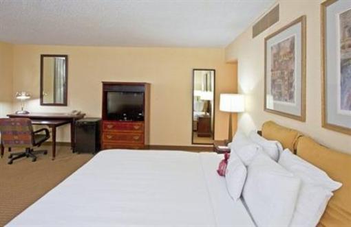 фото отеля Crowne Plaza Miami Airport