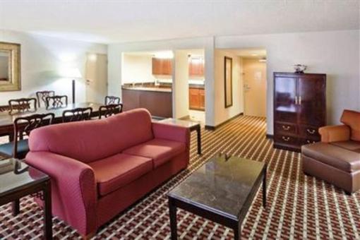 фото отеля Holiday Inn Gainesville-Lanier Centre