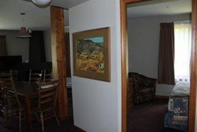 фото отеля Nancy Greene's Cahilty Lodge
