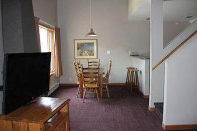 фото отеля Nancy Greene's Cahilty Lodge