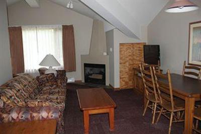 фото отеля Nancy Greene's Cahilty Lodge