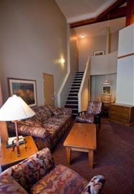 фото отеля Nancy Greene's Cahilty Lodge