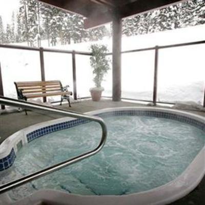 фото отеля Nancy Greene's Cahilty Lodge