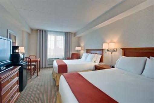 фото отеля Holiday Inn Express Whitby Oshawa