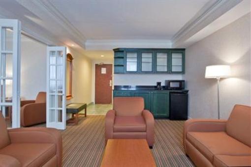 фото отеля Holiday Inn Express Whitby Oshawa