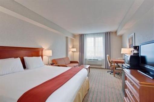 фото отеля Holiday Inn Express Whitby Oshawa