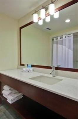 фото отеля Holiday Inn Express Whitby Oshawa