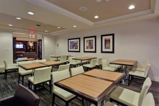 фото отеля Holiday Inn Express Whitby Oshawa
