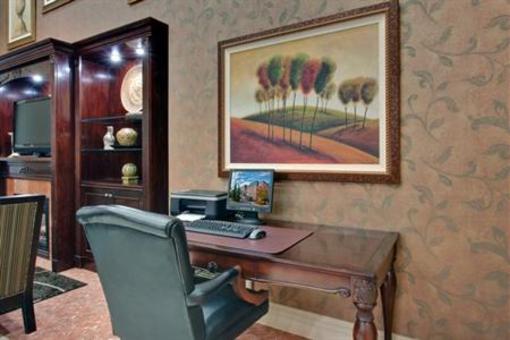 фото отеля Holiday Inn Express Whitby Oshawa