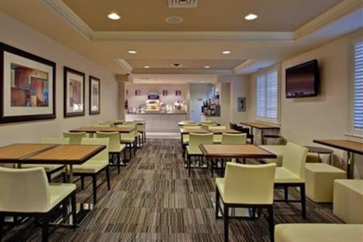фото отеля Holiday Inn Express Whitby Oshawa