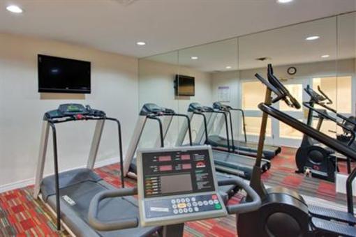 фото отеля Holiday Inn Express Whitby Oshawa