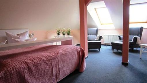 фото отеля Hotel Zum Leineweber Burg