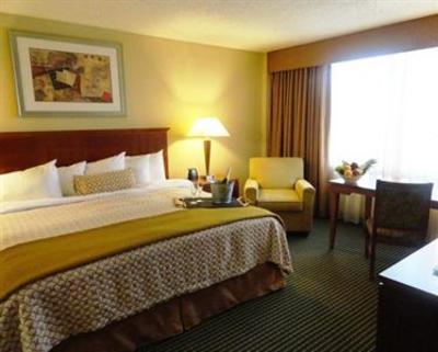 фото отеля Embassy Suites Hotel Winston-Salem