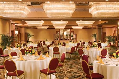 фото отеля Embassy Suites Hotel Winston-Salem