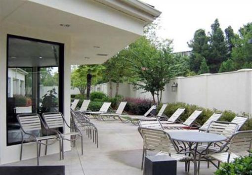 фото отеля Courtyard by Marriott Atlanta Suwanee