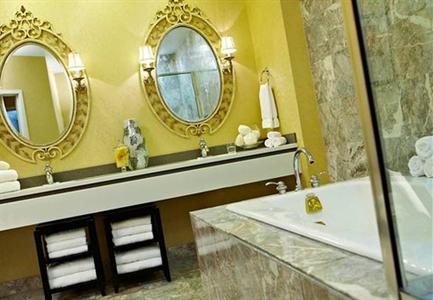 фото отеля Renaissance Del Monte Lodge