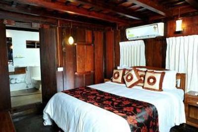 фото отеля Triveny River Palace Champakulam
