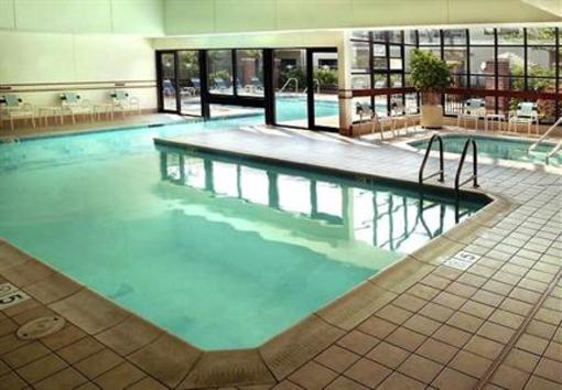фото отеля Courtyard Newport Middletown