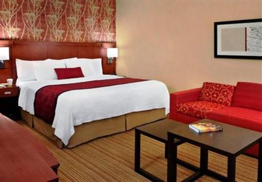 фото отеля Courtyard Newport Middletown