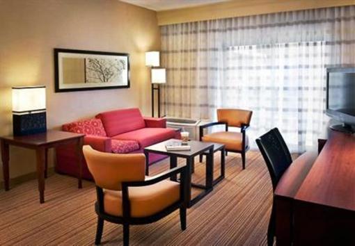 фото отеля Courtyard Newport Middletown