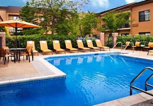 фото отеля Courtyard Newport Middletown