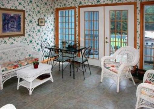 фото отеля Riverwood Bed & Breakfast Belwood