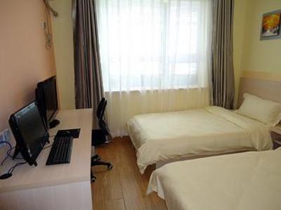 фото отеля Fangyuan Chain Express Hotel Zhumadian Xuesong Road