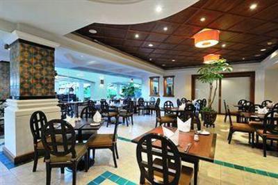 фото отеля Merlin Beach Resort