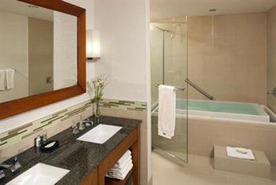 фото отеля The Westin Edina Galleria