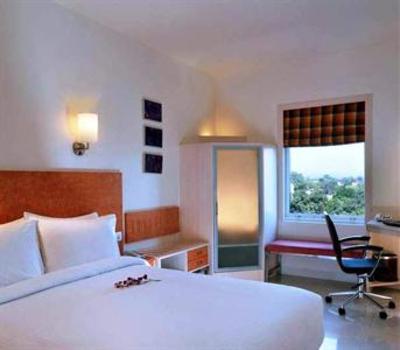 фото отеля Hometel Roorkee