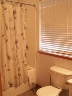фото отеля Easy on the Edge B&B