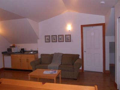 фото отеля Easy on the Edge B&B