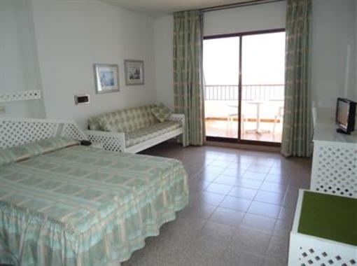 фото отеля Hotel las Conchas La Rabita