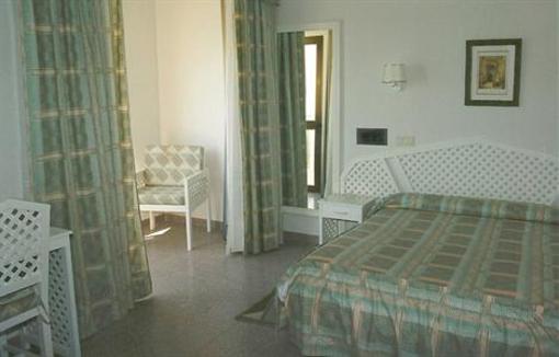 фото отеля Hotel las Conchas La Rabita