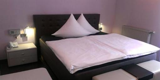 фото отеля Stadthotel Germania