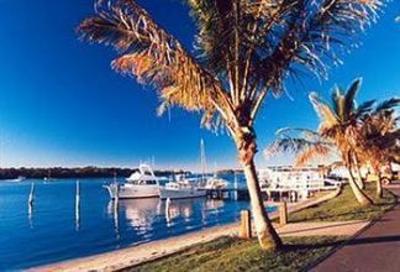 фото отеля Lake Weyba Cottages Noosa