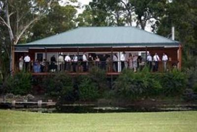 фото отеля Lake Weyba Cottages Noosa