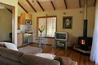 фото отеля Lake Weyba Cottages Noosa