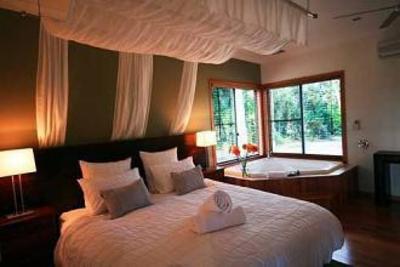 фото отеля Lake Weyba Cottages Noosa