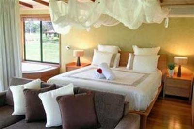 фото отеля Lake Weyba Cottages Noosa