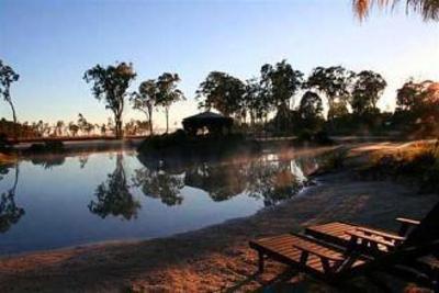 фото отеля Lake Weyba Cottages Noosa