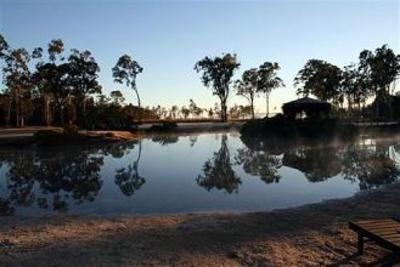 фото отеля Lake Weyba Cottages Noosa