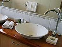 Lake Weyba Cottages Noosa