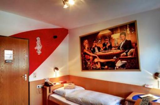 фото отеля Hotel Oberland Zauberkabinett Bad Heilbrunn