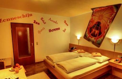 фото отеля Hotel Oberland Zauberkabinett Bad Heilbrunn
