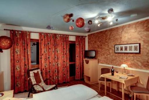 фото отеля Hotel Oberland Zauberkabinett Bad Heilbrunn