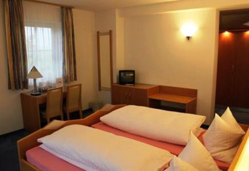 фото отеля Pension & Hotel Garni Demmel Bruckmühl