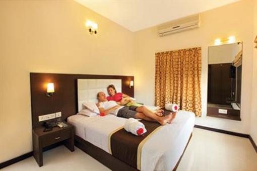 фото отеля Goldfield Lake Resort & Yacht Club