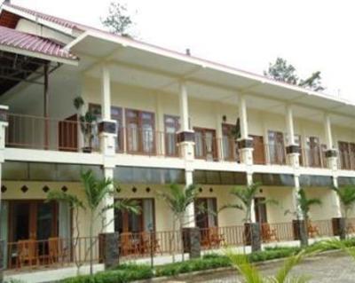 фото отеля Taman Wisata Selorejo Hotel & Resort